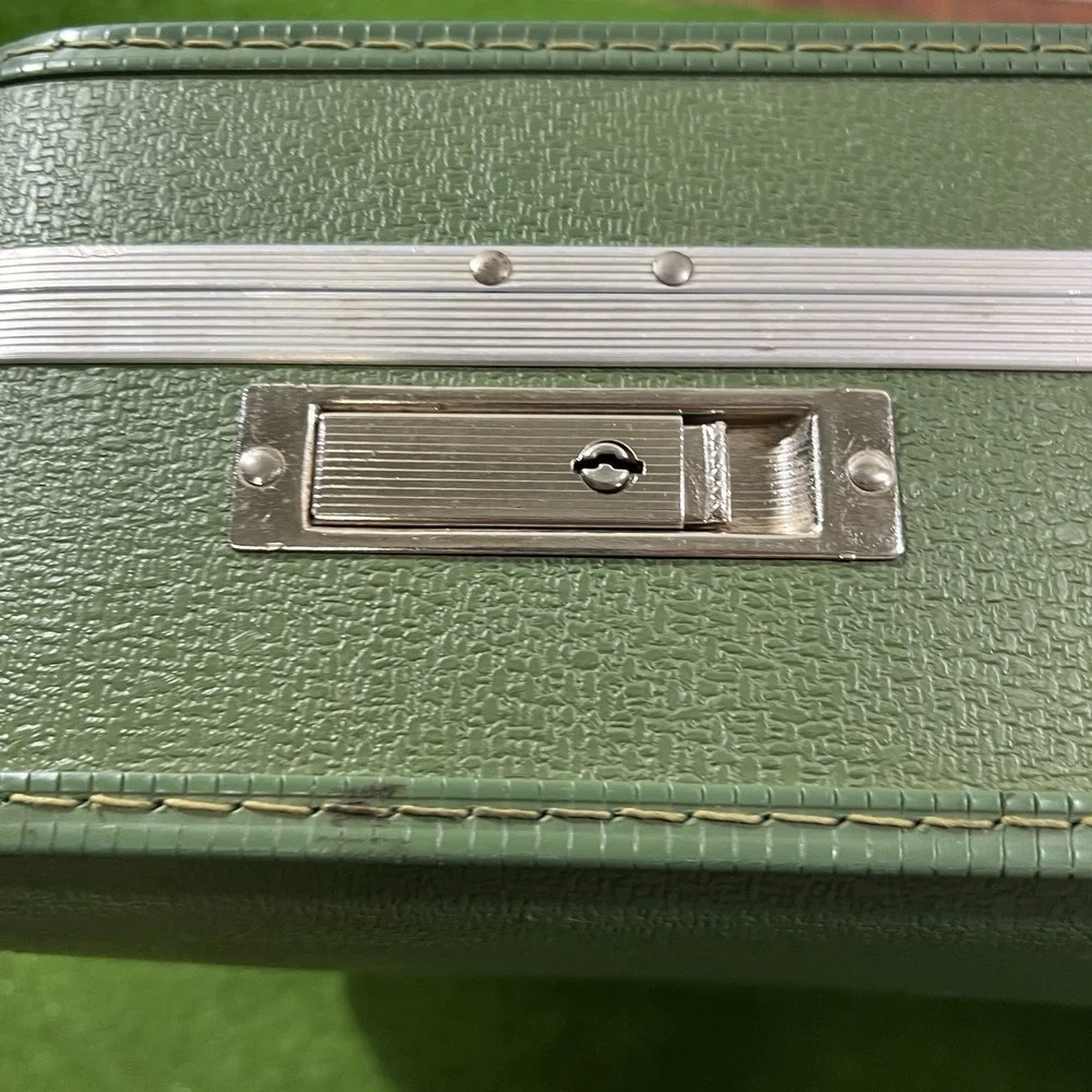 VTG 50's Avacado Green Hard Shell Luggage Set (2) 60s Mid Century 23x16 & 17x13
